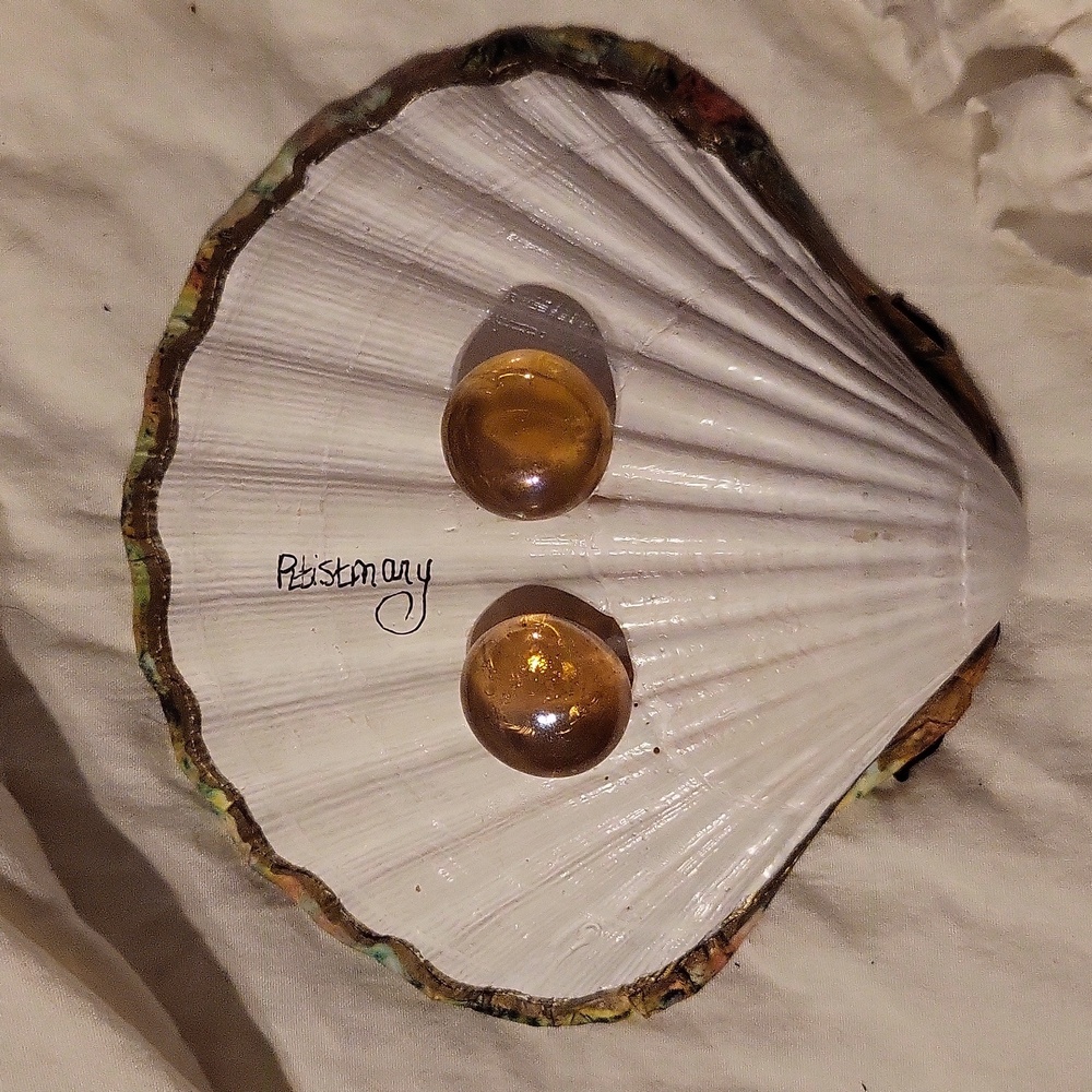 Pretty Beach Seashell Bowl Decor With Intricate Mermaid Design🐚🧜‍♀️ - Picture 2 of 3